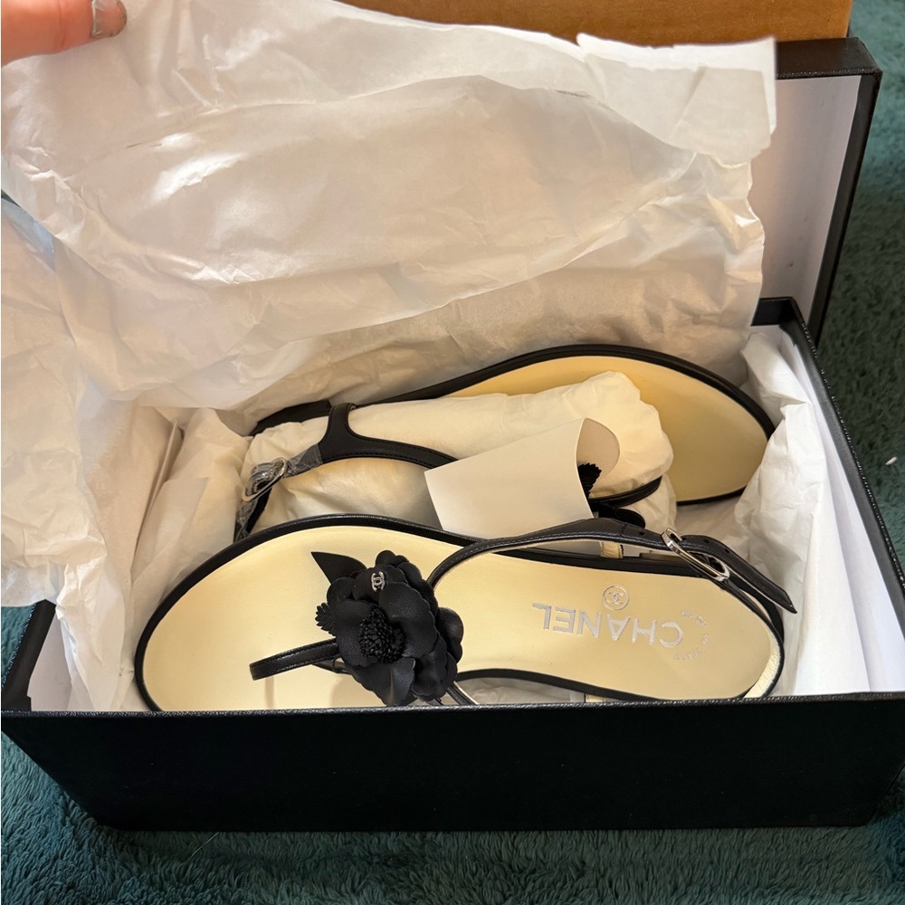 CHANEL Black and Cream Floral Sandals - Picture 7 of 9